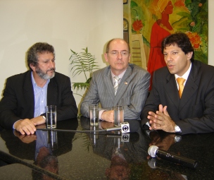 Ministro da Educação, Fernando Haddad, secretário estadual da Educação, Paulo Bauer, e Padre Pedr
